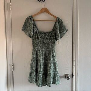 NWT Hollister Women’s Green Floral Smocked Mini Dress Size Medium Short Sleeve
